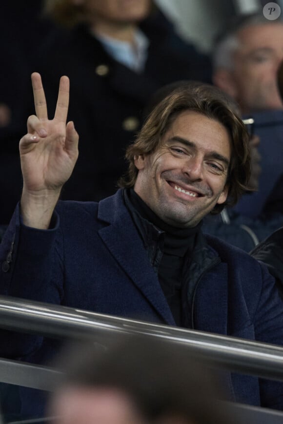 Camille Lacourt en tribunes du match de Ligue 1 McDonald's opposant le Paris Saint-Germain (PSG) au Racing Club de Strasbourg Alsace (4-2) au Parc des Princes à Paris, France, le 19 octobre 2024. © Cyril Moreau/Bestimage 