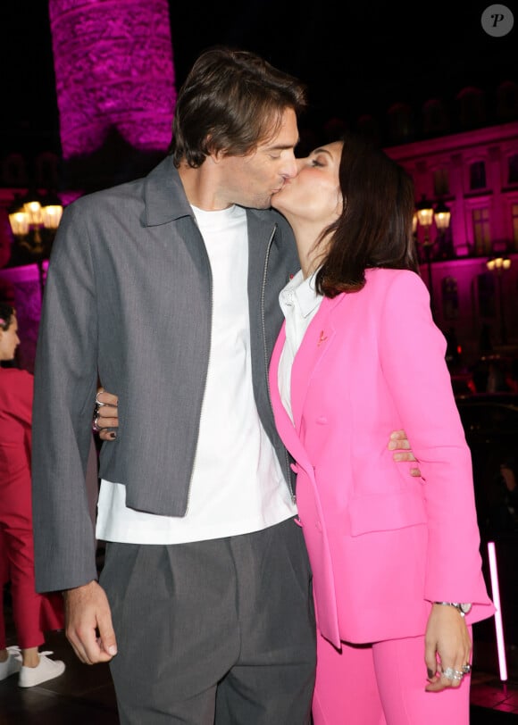 Camille Lacourt et sa compagne Alice Detollenaere - Lancement de la campagne Octobre Rose 2024 sur la Place Vendôme à Paris le 30 septembre 2024, autour d'un spectacle magique et émouvant, mettant en scène des femmes concernées, mis en scène par Amir pour le coup d'envoi de la campagne annuelle de lutte contre les cancers du sein. © Coadic Guirec/Bestimage