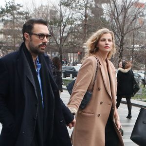 Le compagnon de Pauline Desmonts était accusé par trois femmes pour des faits qui se seraient déroulés entre 2018 et 2023
 
Nicolas Bedos, avec sa compagne Pauline Desmonts sort du tribunal correctionnel de Paris où il était convoqué pour agression sexuelle en état d'ivresse sur une jeune femme de 25 ans ; le procès est reporté en septembre 2024. © Christophe Clovis / Bestimage