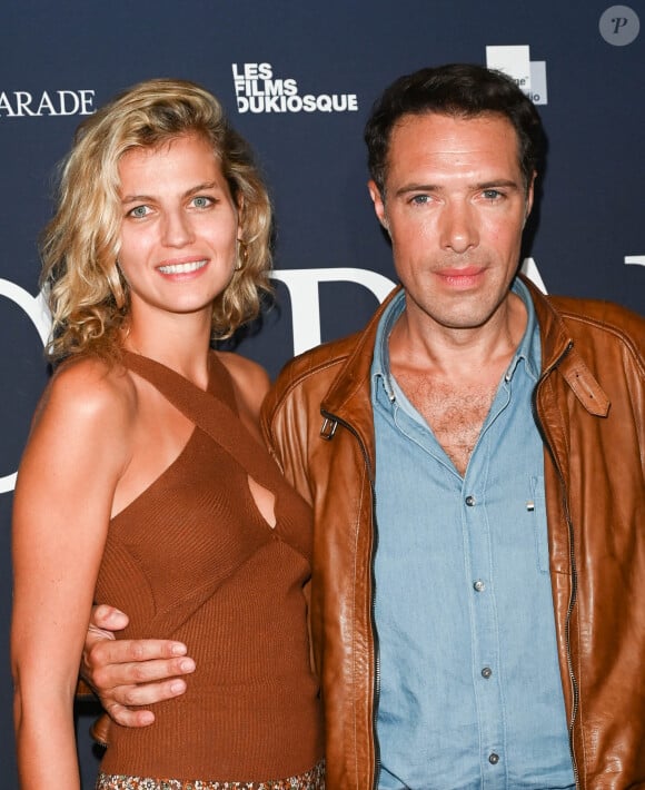 Nicolas Bedos et sa compagne Pauline Desmonts - Avant-première du film "Mascarade" au cinéma Pathé Wepler à Paris. Le 20 octobre 2022 © Coadic Guirec / Bestimage