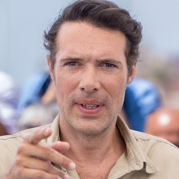 Le réalisateur Nicolas Bedos au photocall de "Mascarade" lors du 75ème Festival International du Film de Cannes, le 28 mai 2022. © Olivier Borde / Bestimage