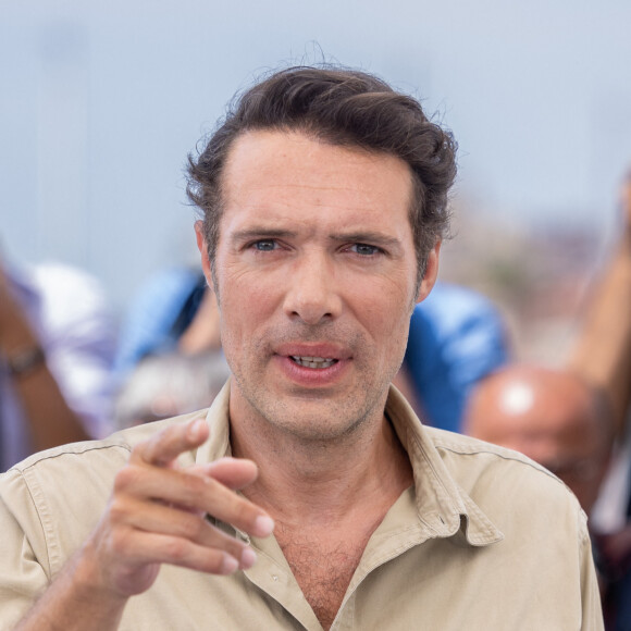 Le réalisateur Nicolas Bedos au photocall de "Mascarade" lors du 75ème Festival International du Film de Cannes, le 28 mai 2022. © Olivier Borde / Bestimage