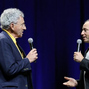 Après 19 ans de bons et loyaux services, France Télévisions a décidé d'écarter Philippe Candeloro et Nelson Monfort des commentaires de patinage artistique
Exclusif - Nelson Monfort et Philippe Candeloro - Concert "En coeur pour l'Ukraine" au Casino de Paris le 18 juin 2023.