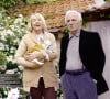 Ainsi qu'une résidence familiale en région parisienne
Exclusif - Charles Aznavour dans sa maison dans les Yvelines avec sa femme Ulla et les chiens Tango et Misty
