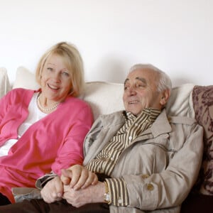 Exclusif - Charles Aznavour dans sa maison dans les Yvelines avec sa femme Ulla le 7 mai 2009.
