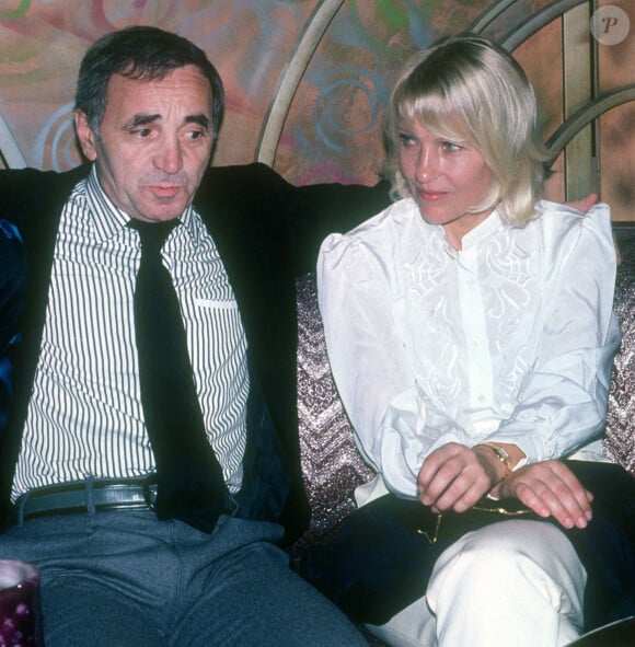 Mais pas que ! 
Charles Aznavour et sa femme Ulla en 1985. Photo : John Barrett/PHOTOlink/ Everett Collection/ABACAPRESS.COM