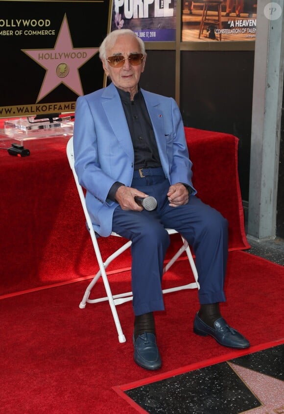 Charles Aznavour reçoit son étoile sur le Hollywood Walk of Fame à Los Angeles, le 24 août 2017.