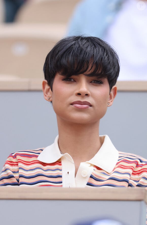 Ève Gilles (Miss France 2024) dans les tribunes des Internationaux de France de tennis de Roland Garros 2024 à Paris, France, le 6 juin 2024. © Jacovides-Moreau/Bestimage