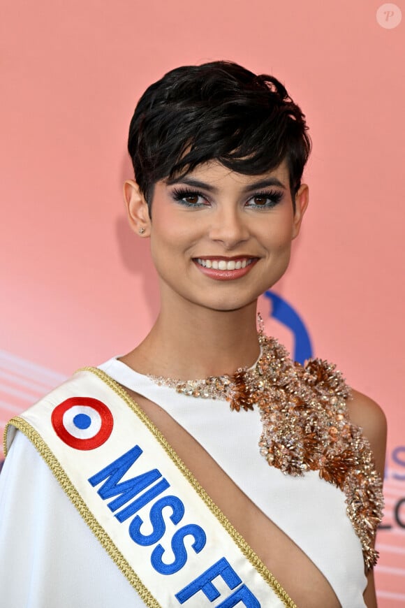 Eve Gilles, miss France 2024 durant la cérémonie de clôture du 63ème Festival de Télévision de Monte-Carlo au Grimaldi Forum à Monaco, le 18 juin 2024. © Bruno Bebert / Bestimage