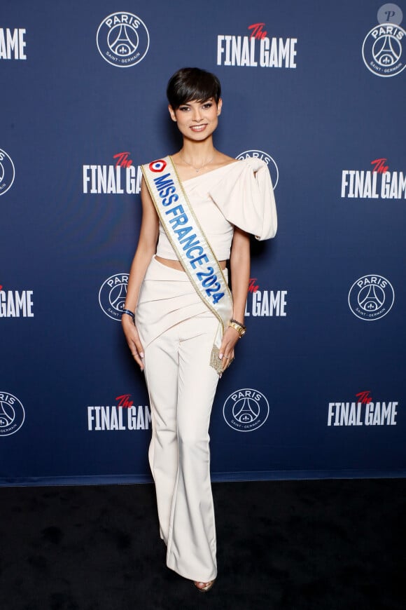 Celle qui remet sa couronne sera également de la partie
Eve Gilles (Miss France 2024) - Photocall du dernier match de la saison de la "Liqui Molly Starligue" opposant le PSG Handball à Pays d'Aix Université Club Handball et la dernière apparition de Nikola Karabatic à l'Accor Arena à Paris, France, le 31 mai 2024. © Christophe Clovis / Bestimage 