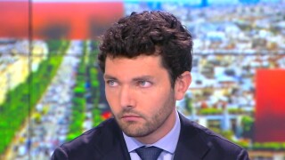 "Je n'acceptais pas qu'on me touche" : Florian Tardif (CNews) parle avec émotion de ce qu'on lui a fait subir