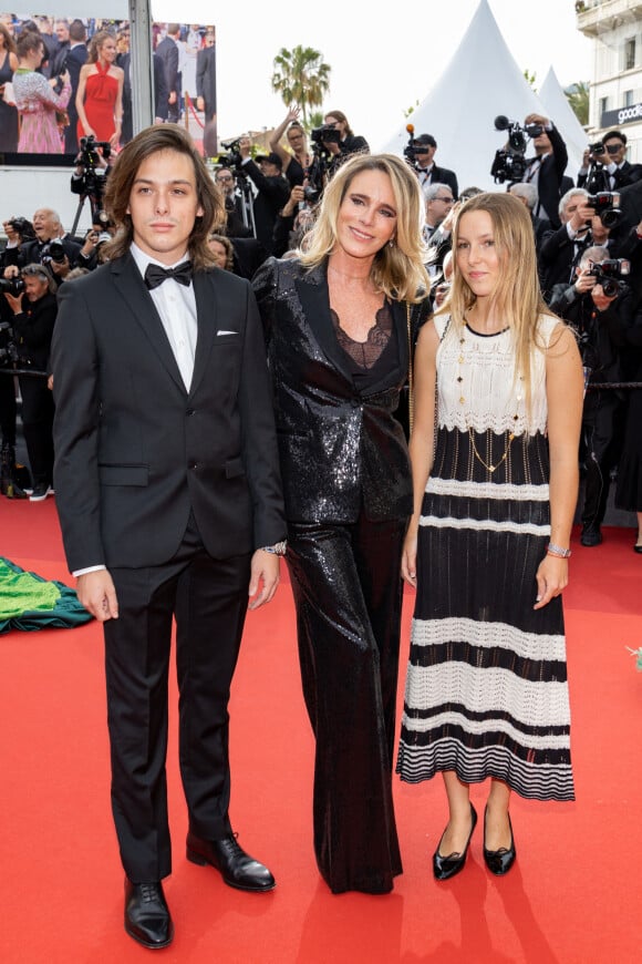 Géraldine Danon, son fils Lou Lamazou et sa fille Laura Poupon - Montée des marches du film " Jeanne du Barry " pour la cérémonie d'ouverture du 76ème Festival International du Film de Cannes, au Palais des Festivals à Cannes. Le 16 mai 2023