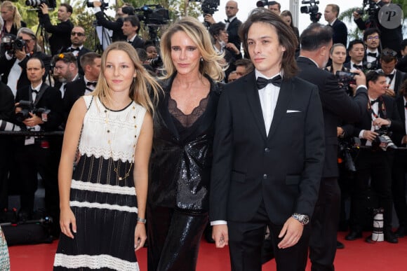 Géraldine Danon, sa fille Laura Poupon et son fils Loup Lamazou - Montée des marches du film " Jeanne du Barry " pour la cérémonie d'ouverture du 76ème Festival International du Film de Cannes, au Palais des Festivals à Cannes. Le 16 mai 2023