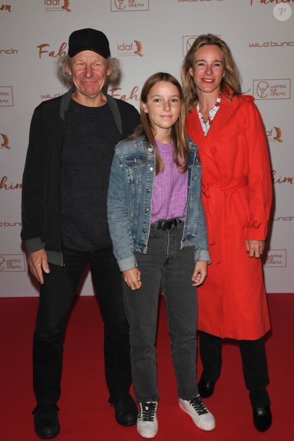 En décembre 2014, la comédienne était en croisière sur le bateau de son conjoint : le navigateur Philippe Poupon, avec leurs deux filles, Marion et Laura.
Philippe Poupon, Géraldine Danon et leur fille Laura - Avant-première du film "Fahim" au cinéma Le Grand Rex à Paris, le 29 septembre 2019. ©Guirec Coadic / Bestimage