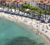 A savoir Collioure
Collioure (66) : touristes sur la plage de Port d'Avall, promenade avec palmiers et les maisons et immeubles du front de mer, paysage du littoral de la Cote Vermeille -Photo by Lacombe L/ANDBZ/ABACAPRESS.COM 