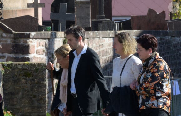 Fanny Groll, mère de Lina, arrive à l'église Saint-Arnould à Plaine pour les obsèques de sa fille, le 25 octobre 2024  Photo by Christoph de barry/ABACAPRESS.COM