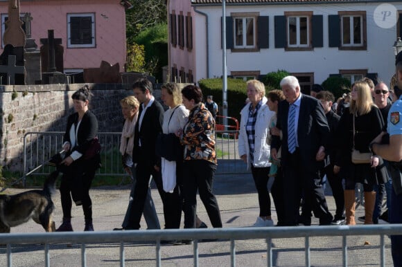 Fanny Groll, mère de Lina, arrive à l'église Saint-Arnould à Plaine pour les obsèques de sa fille, le 25 octobre 2024. Photo by Christoph de barry/ABACAPRESS.COM