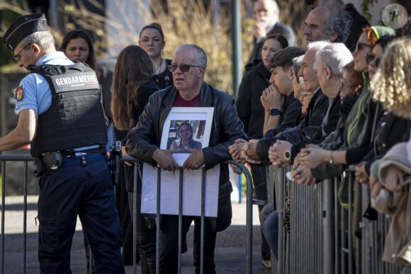 Obsèques de Lina, l'adolescente de 15 ans disparue le 23 septembre 2023, en l'Eglise Saint-Arnould de Plaine, le 25 octobre 2024. Le corps de la jeune fille avait été retrouvé le 17 octobre 2024 à Sermoise-sur-Loire. © Elyxandro Cegarra / Panoramic / Bestimage 