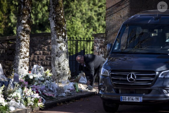 Obsèques de Lina, l'adolescente de 15 ans disparue le 23 septembre 2023, en l'Eglise Saint-Arnould de Plaine, le 25 octobre 2024. Le corps de la jeune fille avait été retrouvé le 17 octobre 2024 à Sermoise-sur-Loire. © Elyxandro Cegarra / Panoramic / Bestimage 