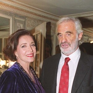 Françoise Fabian et Jean-Paul Belmondo à la générale de la pièce "Le nouveau testament" au théâtre des Variétés à Paris