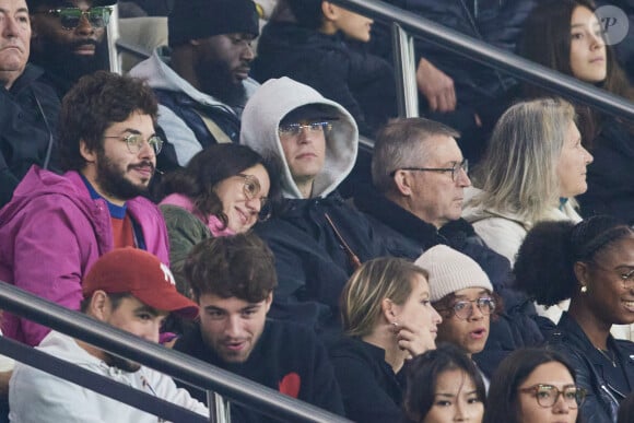 Une rencontre qui a eu lieu samedi 19 octobre face à  Strasbourg
 
Raphaël Quenard avec Anaïde Rozam en tribunes du match de Ligue 1 McDonald's opposant le Paris Saint-Germain (PSG) au Racing Club de Strasbourg Alsace (4-2) au Parc des Princes à Paris, France, le 19 octobre 2024. © Cyril Moreau/Bestimage