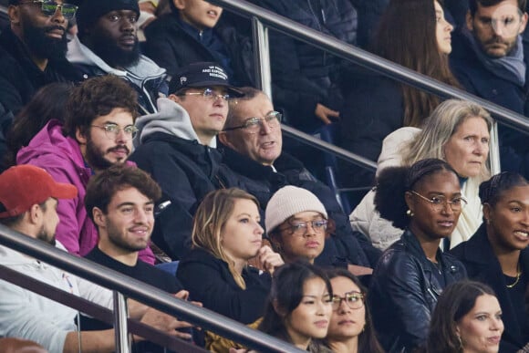 Raphaël Quenard avec Anaïde Rozam en tribunes du match de Ligue 1 McDonald's opposant le Paris Saint-Germain (PSG) au Racing Club de Strasbourg Alsace (4-2) au Parc des Princes à Paris, France, le 19 octobre 2024. © Cyril Moreau/Bestimage