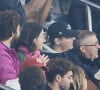 L'acteur a été vu au Parc des Princes avec Anaïde Rozam
 
Raphaël Quenard avec Anaïde Rozam en tribunes du match de Ligue 1 McDonald's opposant le Paris Saint-Germain (PSG) au Racing Club de Strasbourg Alsace (4-2) au Parc des Princes à Paris, France, le 19 octobre 2024. © Cyril Moreau/Bestimage