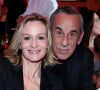 Invité sur RTL, l'animateur est revenu sur le soutien de celle qui partage sa vie depuis quinze ans maintenant...
Audrey Crespo-Mara et Thierry Ardisson - Soirée de gala "Heroes for Imagine" qui a permis de récolter dix millions d'euros au profit de la recherche contre les maladies génétiques à Paris le 23 septembre 2024. Depuis sa création en 2015, ce gala organisé tous les deux ans au coeur de l'Institut, propose à la vente des oeuvres et des moments d'exception uniques pour soutenir les chercheurs et médecins de l'Institut Imagine, qui oeuvrent au quotidien pour comprendre et guérir les maladies génétiques. Cette vente caritative est fondamentale pour l'avenir d'Imagine. Elle permet d'accélérer ses grands projets stratégiques, de conforter son attractivité, et de répondre aux besoins de la recherche en termes d'équipements et de technologies de pointe, comme en recrutement de talents. En quatre éditions, HEROES for Imagine a permis de lever plus de 22 millions d'euros. Et 2024 est une année toute particulière pour l'Institut Imagine qui fête ses 10 ans mais aussi la cinquième édition d'Heroes, actuellement en pleine préparation ! "Grâce à Heroes, la recherche sur les maladies génétiques s'accélère, quels que soient les obstacles, au bénéfice des enfants malades et de leurs familles. Avec virtuosité et engagement, les chercheurs et les médecins de l'Institut Imagine, pratiquent la meilleure science d'aujourd'hui pour inventer la meilleure médecine de demain" © Dominique Jacovides / Bestimage