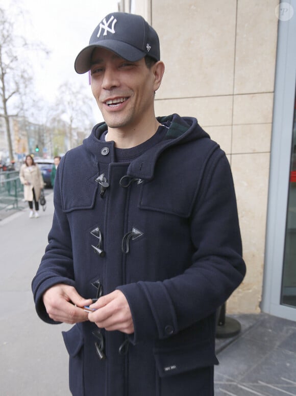 Malgré son emploi du temps bien rempli entre sa boutique et ses prestations théâtrales, Steevy Boulay trouve toujours le temps de s'occuper de son jardin et d'y cultiver de nouveaux plants.
Steevy Boulay - Les invités de l'émission des "Grosses Têtes" à la sortie des studios RTL à Neuilly-sur-Seine, France, le 30 mars 2023. © Jonathan Rebboah/Panoramic/bestimage