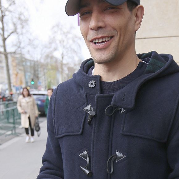 Malgré son emploi du temps bien rempli entre sa boutique et ses prestations théâtrales, Steevy Boulay trouve toujours le temps de s'occuper de son jardin et d'y cultiver de nouveaux plants.
Steevy Boulay - Les invités de l'émission des "Grosses Têtes" à la sortie des studios RTL à Neuilly-sur-Seine, France, le 30 mars 2023. © Jonathan Rebboah/Panoramic/bestimage
