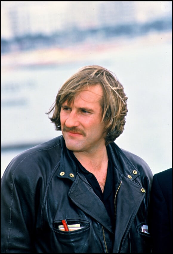 L'acteur, star française et internationale, est actuellement en pleine descente aux enfers.
Archive - Gérard Depardieu au festival de Cannes en 1984