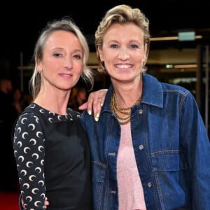 Etant constamment en première ligne pour défendre des causes qui lui sont chères, la soeur d'Audrey pourrait-elle un jour se lancer en politique ?
Audrey Lamy, pour le film En Tongs au pied de l'Himalaya, et sa soeur Alexandra Lamy pour le film Louise Violet. - 6ème édition du festival Cinéroman à Nice le 1er octobre 2024. © Dominique Jacovides - Bruno Bebert / Bestimage