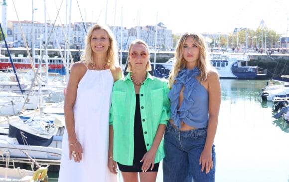 Alexandra Lamy, Audrey Lamy et Chloé Jouannet lors du photocall de la série "Killer Coaster" lors de la 25ème édition du Festival de la fiction de la Rochelle, France, le 13 septembre 2023. © Denis Guignebourg/BestImage 