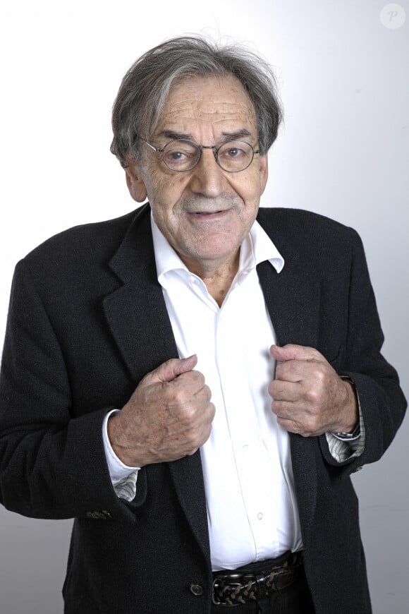 Portrait de Alain Finkielkraut lors de l'enregistrement de l'émission "Chez Jordan de Luxe" à Paris. Le 6 novembre 2023 © Cédric Perrin / Bestimage