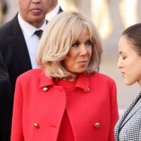 Au Maroc, Brigitte Macron fait parler avec son manteau cintré, Arielle Dombasle et Bernard-Henri Lévy plus amoureux que jamais