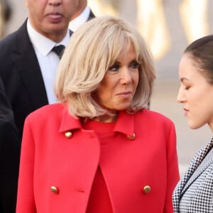 Une visite d'Etat très attendue qui enflamme actuellement la presse internationale !
Brigitte Macron - Cérémonie d'accueil officielle du Président de la République, Emmanuel Macron et de Brigitte Macron sur la place Mechouar à Rabat au Maroc © Dominique Jacovides/Bestimage 