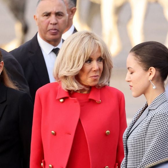 Une visite d'Etat très attendue qui enflamme actuellement la presse internationale !
Brigitte Macron - Cérémonie d'accueil officielle du Président de la République, Emmanuel Macron et de Brigitte Macron sur la place Mechouar à Rabat au Maroc © Dominique Jacovides/Bestimage 