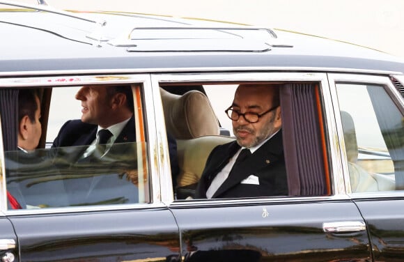 Emmanuel Macron et Mohammed VI, Roi du Maroc - Cérémonie d'accueil officielle du Président de la République, Emmanuel Macron et de Brigitte Macron sur la place Mechouar à Rabat au Maroc le 28 octobre 2024. © Dominique Jacovides/Bestimage 