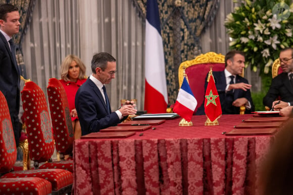 Cérémonie de signature d'accords entre le président de la République française Emmanuel Macron et la première dame Brigitte Macron et le roi Mohammed VI au palais royal à Rabat (Maroc), le 28 octobre 2024. © Ammar Abd Rabbo / Pool / Bestimage 