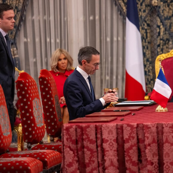 Cérémonie de signature d'accords entre le président de la République française Emmanuel Macron et la première dame Brigitte Macron et le roi Mohammed VI au palais royal à Rabat (Maroc), le 28 octobre 2024. © Ammar Abd Rabbo / Pool / Bestimage 