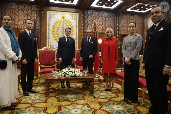 Lundi 28 octobre 2024, Brigitte et Emmanuel Macron ont été chaleureusement accueillis au Maroc, par le roi Mohammed VI et sa famille.
Le président de la République française Emmanuel Macron et le roi Mohammed VI lors de leur entretien au palais royal à Rabat, le 28 octobre 2024. © Ludovic Marin / Pool / Bestimage 