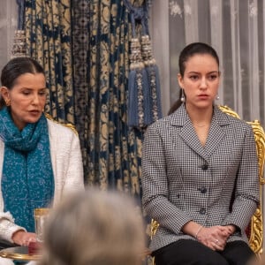 A rappeler que la fille du souverrain parée hier d'une jolie veste Dior, n'avait pas été vue en public dans un cadre officiel depuis cinq ans. De quoi enchanter la presse internationale !
Cérémonie de signature d'accords entre le président de la République française Emmanuel Macron et la première dame Brigitte Macron et le roi Mohammed VI au palais royal à Rabat (Maroc), le 28 octobre 2024. © Ammar Abd Rabbo / Pool / Bestimage 