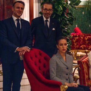 Le président de la République française Emmanuel Macron et la première dame Brigitte Macron reçus par le roi Mohammed VI en famille dans sa résidence privée près de Rabat, le 28 octobre 2024. © Ammar Abd Rabbo / Pool / Bestimage 