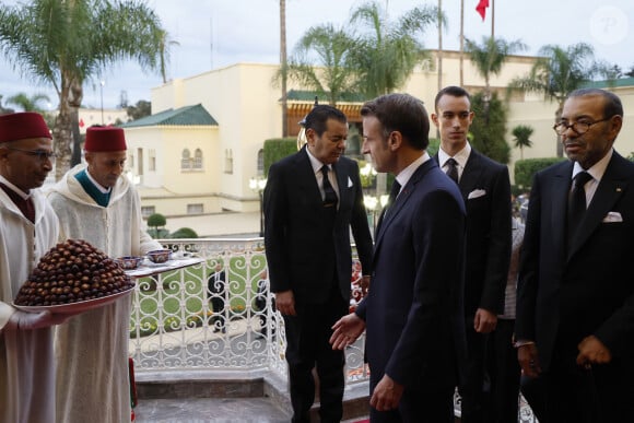 Un voyage hautement symbolique orchestré pour apaiser cinq années de tensions entre la France et le royaume chérifien. 
Le président de la République française Emmanuel Macron et le roi Mohammed VI lors de leur entretien au palais royal à Rabat, le 28 octobre 2024. © Ludovic Marin / Pool / Bestimage 