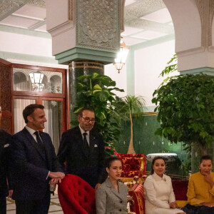 Le président de la République française Emmanuel Macron et la première dame Brigitte Macron reçus par le roi Mohammed VI en famille dans sa résidence privée près de Rabat, le 28 octobre 2024. © Ammar Abd Rabbo / Pool / Bestimage 