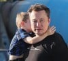 Il a acheté cette propriété pour 35 millions de dollars
Malibu, CA - EXCLUSIF - Le PDG de Tesla Motors, Elon Musk, et son fils ont été aperçus à leur arrivée au restaurant Nobu à Malibu. Elon était entouré d'une équipe de sécurité importante dans 3 voitures Tesla différentes pendant la sortie en famille. Sur la photo : Elon Musk