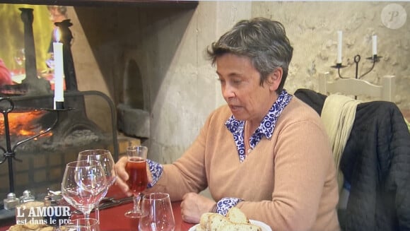 Manuela avec son prétendant Pierre dans "L'amour est dans le pré", M6