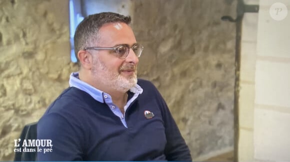 Pierre a pourtant bien cru qu'il arriverait à séduire Manuela
Manuela avec son prétendant Pierre dans "L'amour est dans le pré", M6