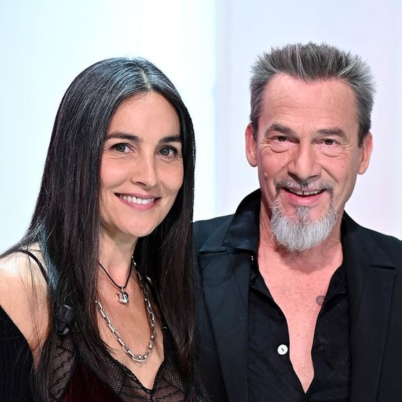 Voilà bien des années que Florent Pagny file le parfait amour avec sa femme Azucena.
Exclusif - Florent Pagny et son épouse Azucena - Enregistrement de l'émisssion Vivement dimanche au studio Gabriel, presentée par Michel Drucker. © Guillaume Gaffiot / Bestimage