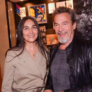 Pour celle qui l'accompagne et le soutient depuis tant d'années.
Exclusif - Florent Pagny et sa femme Azucena Caamano lors de la première du spectacle Lost in Buenos Aires à l'Européen à Paris le 28 juin 2021. © Rachid Bellak / Bestimage